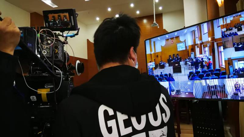 AI生成VS人工创意——岱山县广告片拍摄公司的技术浪漫主义实践